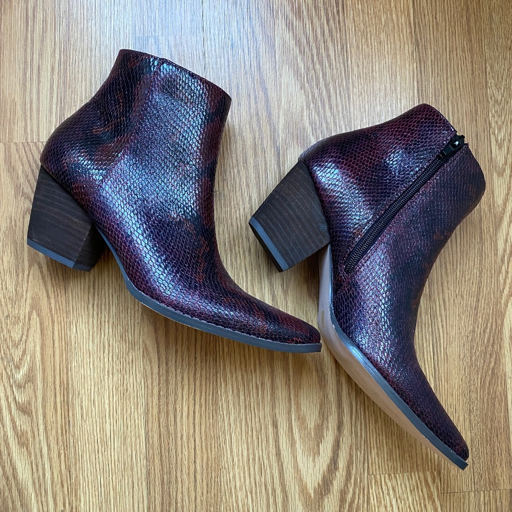 COCONUTS BY MATISSE Spade Burgundy Snakeskin Booties